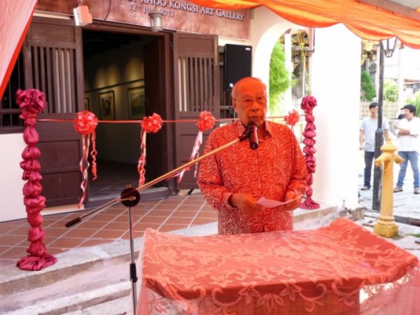 Chairman of Leong San Tong Khoo Kongsi, Datuk Seri Khoo Keat Siew, giving a speech.