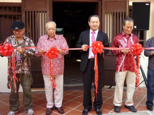 Ribbon Cutting Ceremony by Khoo Khay Tat, Datuk Seri Khoo Keat Siew, Y.B. Danny Law, Khoo Boo Yeang and Khoo Cheang Jin.