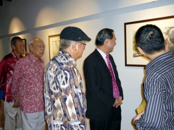 Tour of the Art Gallery by VIPs with the artists in attendance.